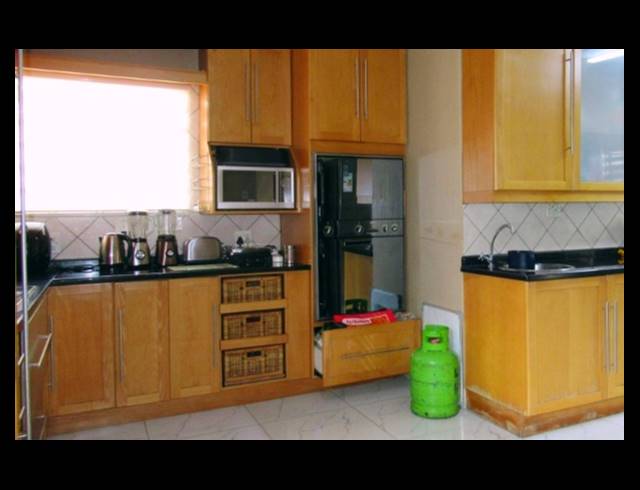 6 BEDROOM GATED ESTATE FOR SALE IN STRATHAVON